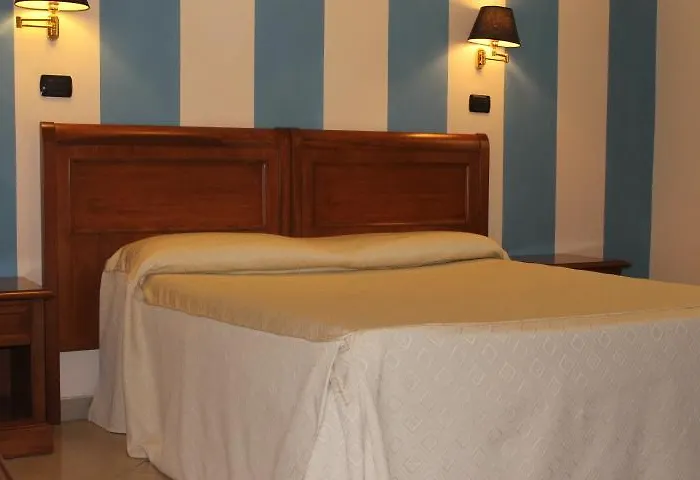 מלון Coluccini מרינה די פיאטרסנטה