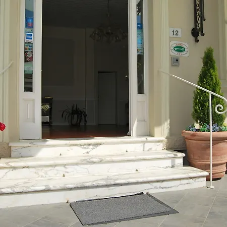 Coluccini 3*