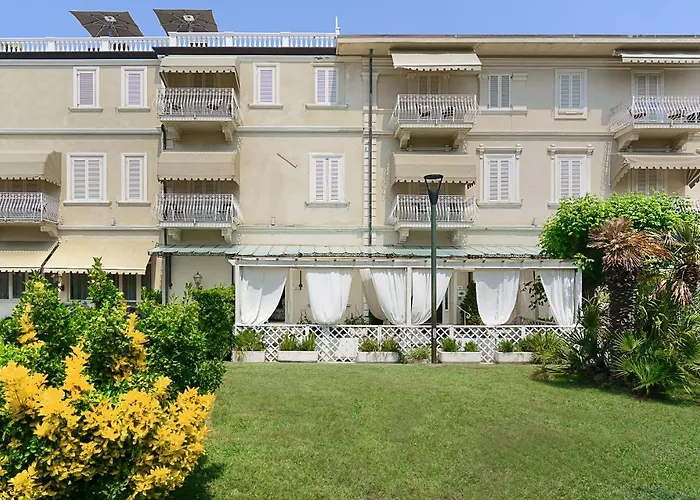 Coluccini 3* Marina di Pietrasanta